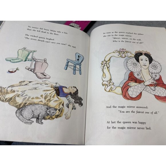 Snow White & The Seven Dwarfs Book & Cassette Retold by Freya Littledale Illustr - Picture 11 of 13